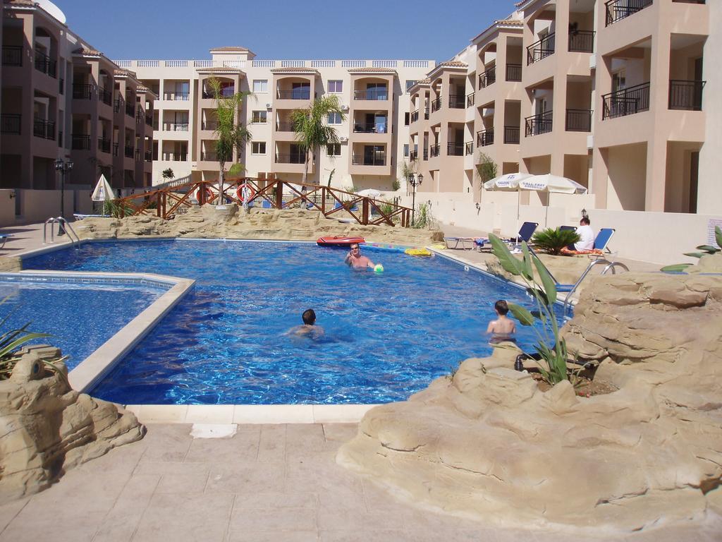 Royal Seacrest Apartments Aphrodite Hills ภายนอก รูปภาพ