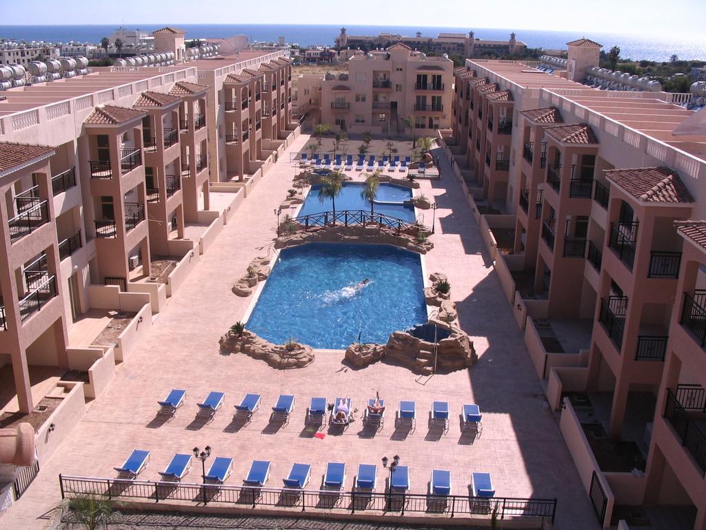 Royal Seacrest Apartments Aphrodite Hills ภายนอก รูปภาพ