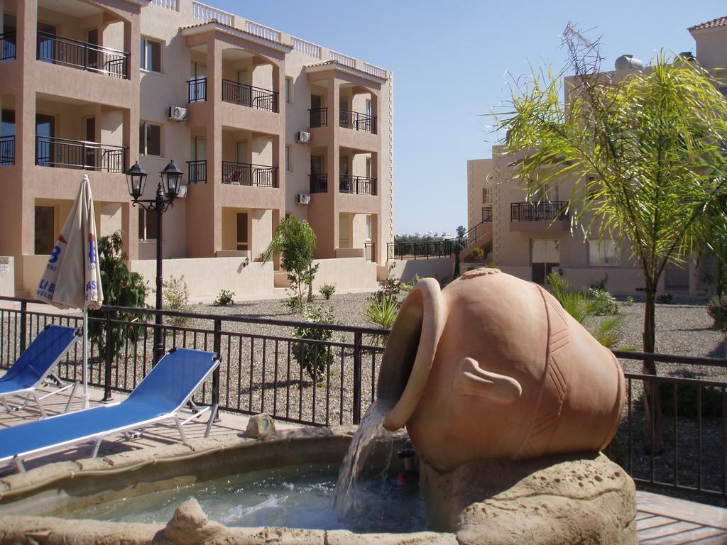 Royal Seacrest Apartments Aphrodite Hills ภายนอก รูปภาพ