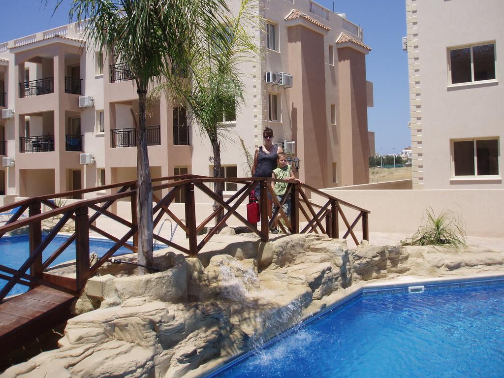 Royal Seacrest Apartments Aphrodite Hills ภายนอก รูปภาพ