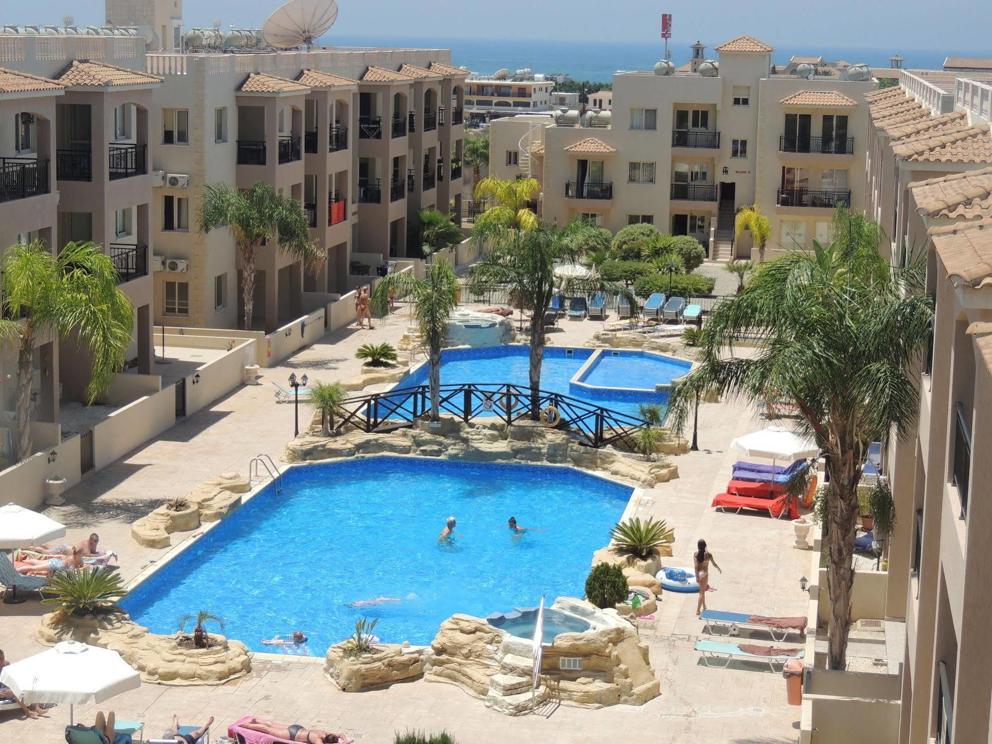 Royal Seacrest Apartments Aphrodite Hills ภายนอก รูปภาพ