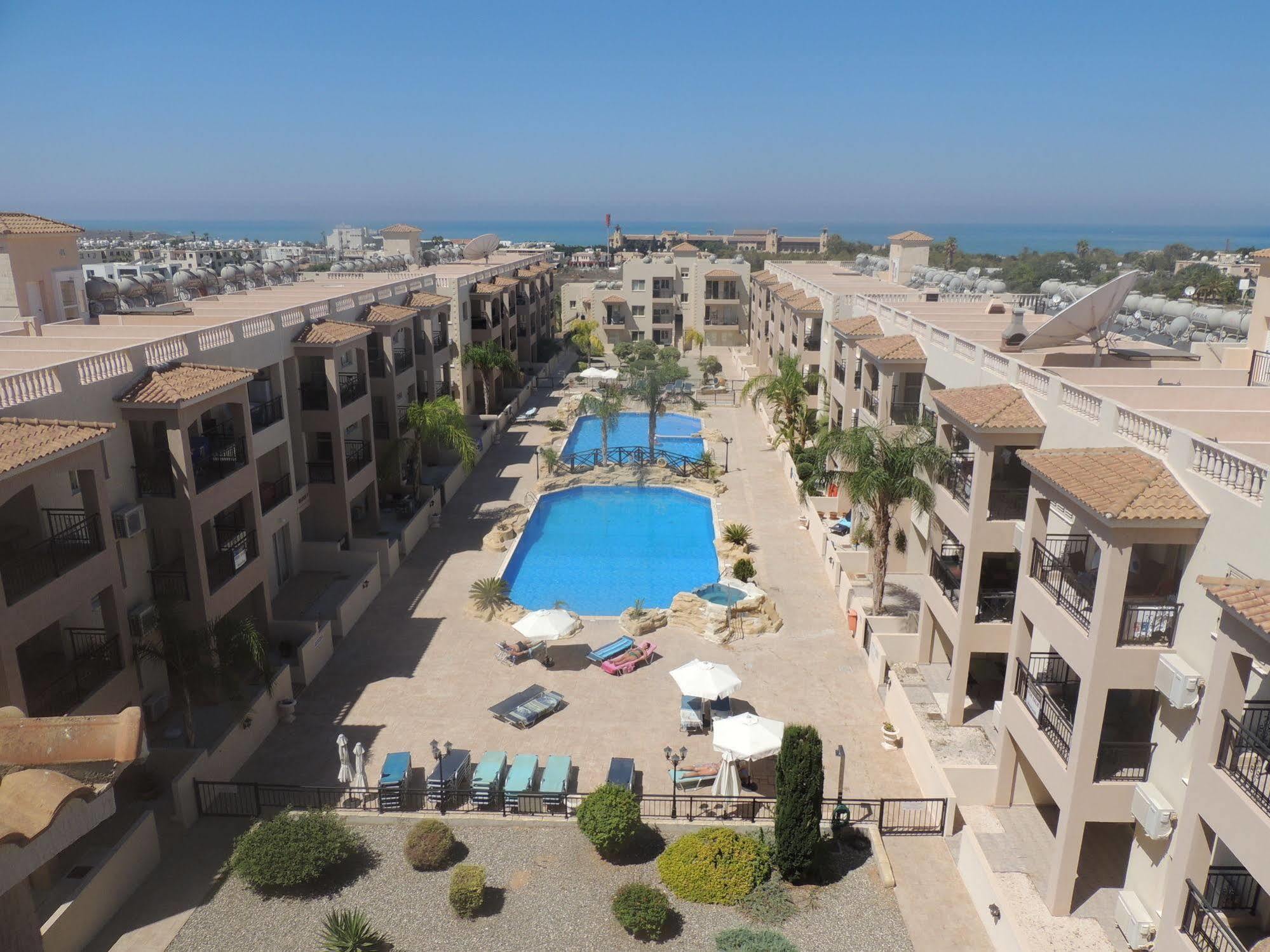 Royal Seacrest Apartments Aphrodite Hills ภายนอก รูปภาพ