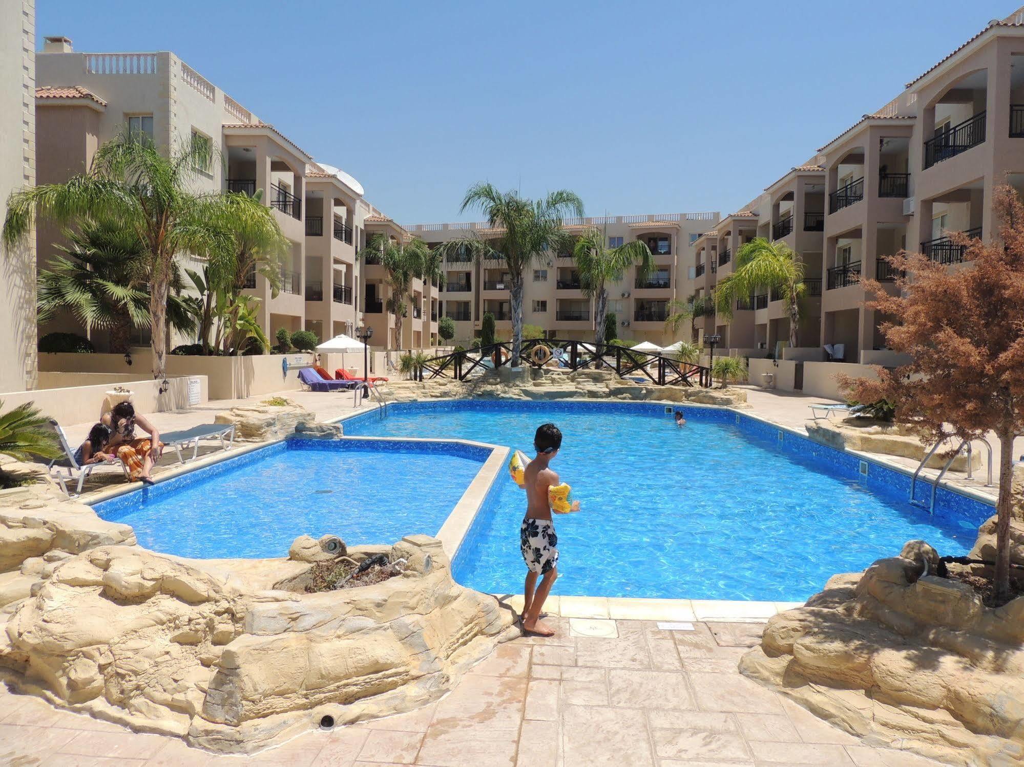Royal Seacrest Apartments Aphrodite Hills ภายนอก รูปภาพ