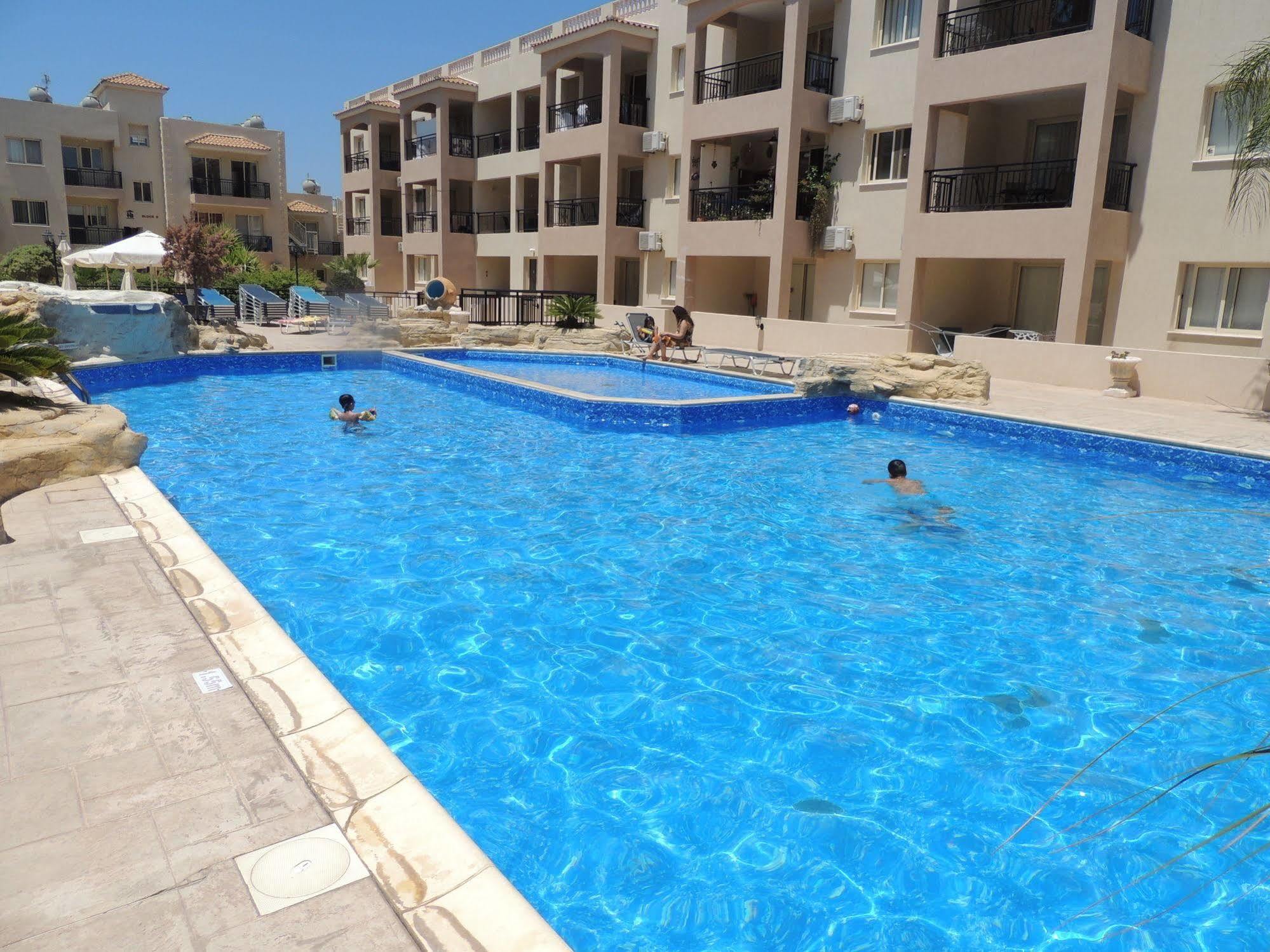 Royal Seacrest Apartments Aphrodite Hills ภายนอก รูปภาพ