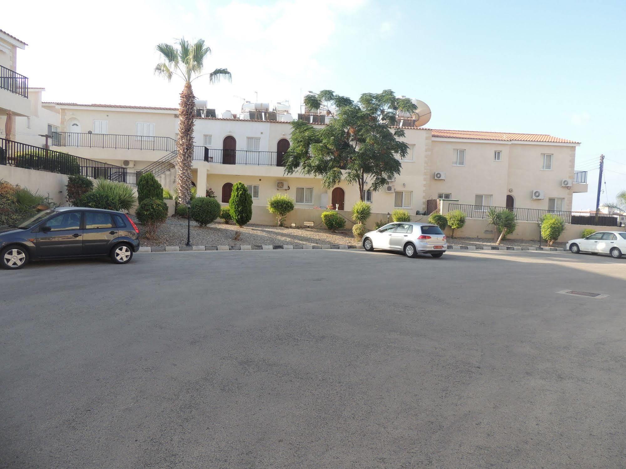Royal Seacrest Apartments Aphrodite Hills ภายนอก รูปภาพ