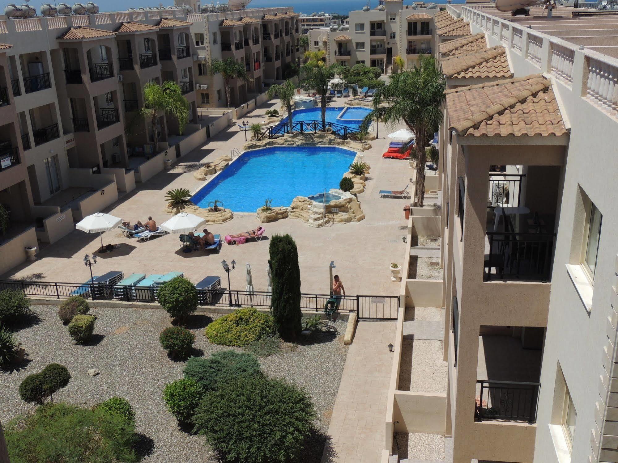 Royal Seacrest Apartments Aphrodite Hills ภายนอก รูปภาพ