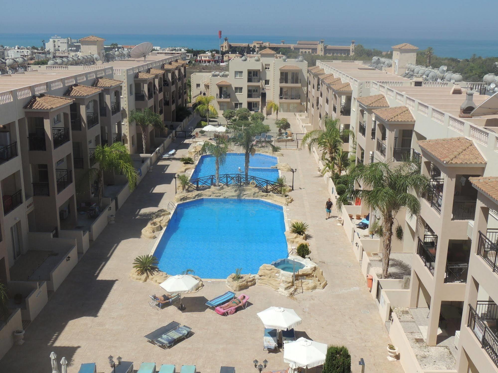 Royal Seacrest Apartments Aphrodite Hills ภายนอก รูปภาพ